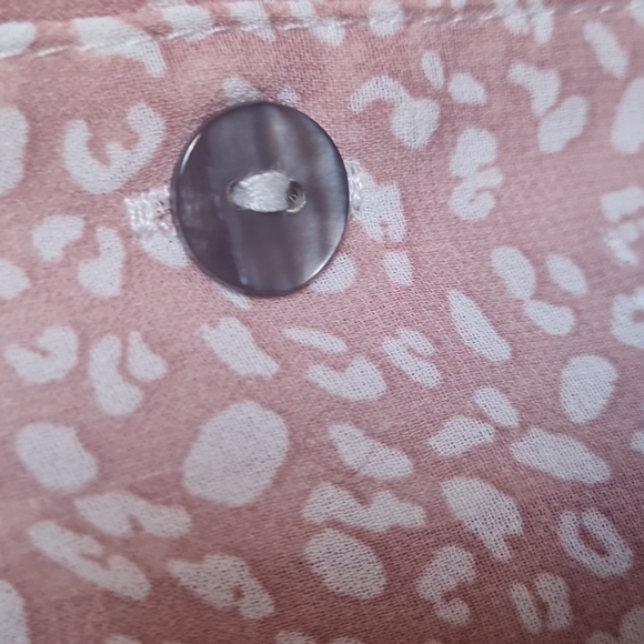 💗 Papillion Blanc High Low dress shirt💗 - Picture 3 of 4